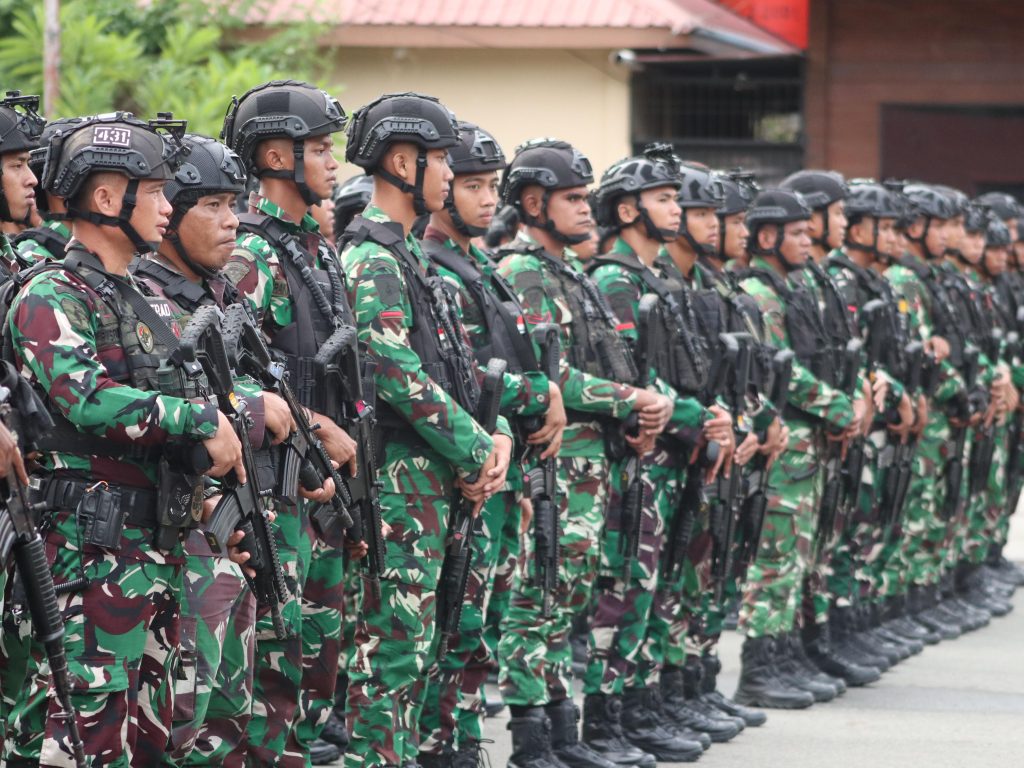 Prajurit Yonif TP 804/DBAY ikut serta apel kesiapsiagaan pengamanan unjuk rasa