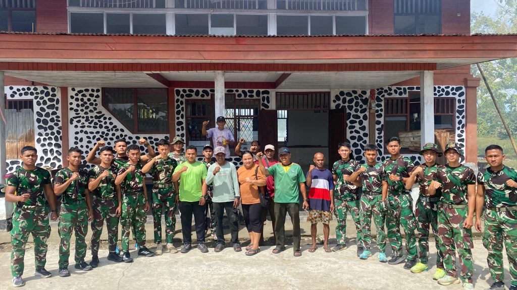 KARYA BHAKTI PRAJURIT YONIF TP 804/DBAY, HADIRKAN KEMBALI WAJAH BERSIH BALAI KAMPUNG KIMI NUSANTARA